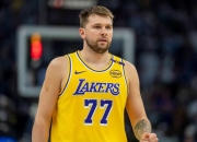 东契奇，字母哥，逆转取胜！的简单介绍