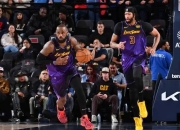 詹姆斯再次砍下三双数据，力助球队取胜的简单介绍